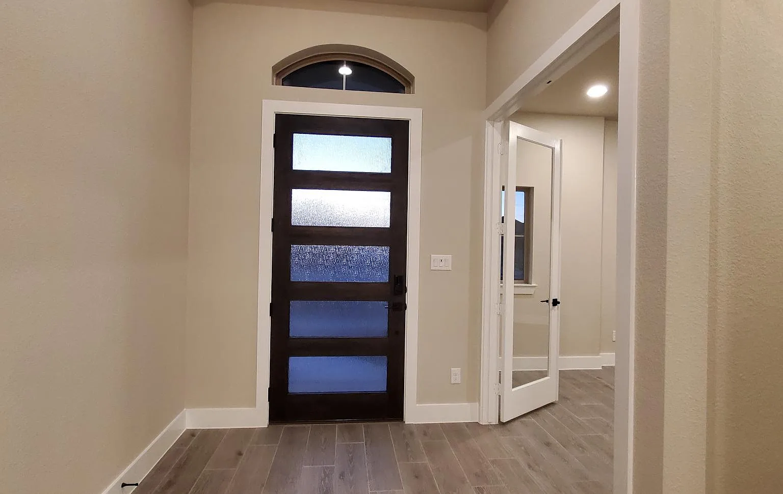 4 bed, 3.5 bath, 3118 sqft, $3,700 — Photo 2