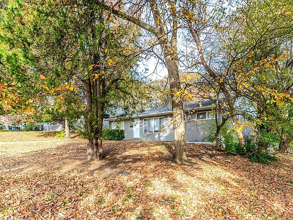 3rd image of 1629 Mowbry Ln