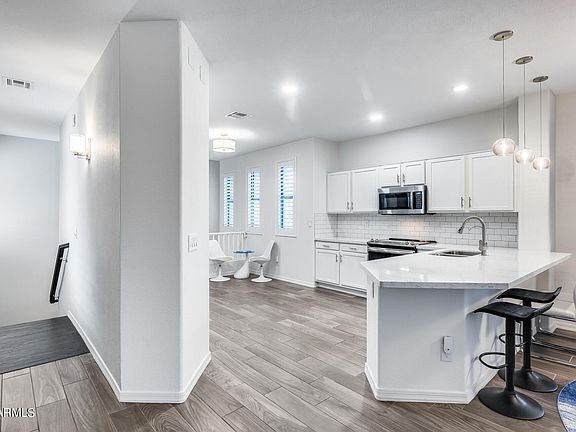 5th image of 15221 N CLUBGATE Drive #2130