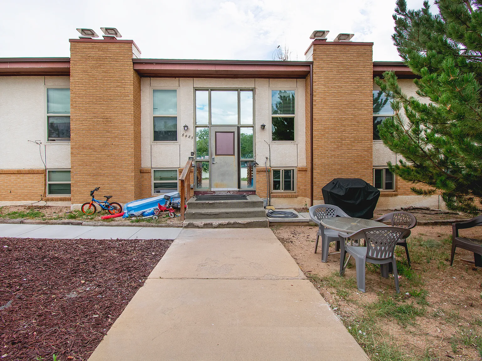 2 bed, 775 sqft, $1,200 — Photo 1