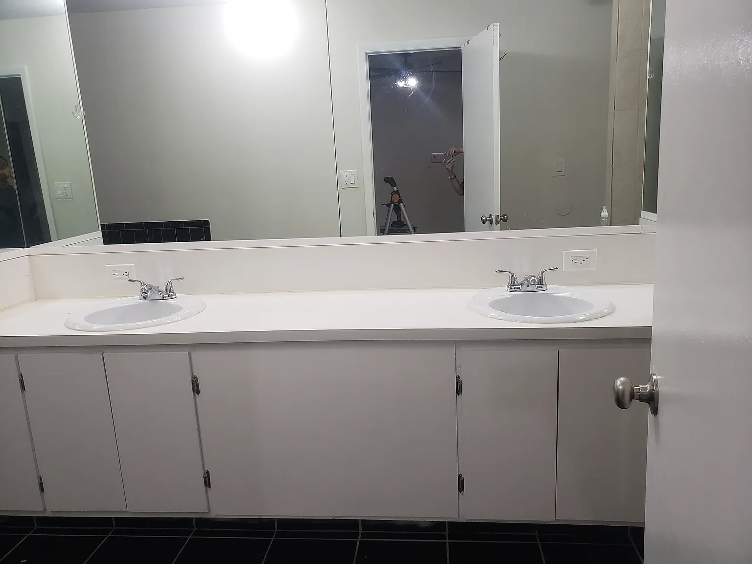 4 bed, 2.5 bath, 2100 sqft, $3,100 — Photo 3