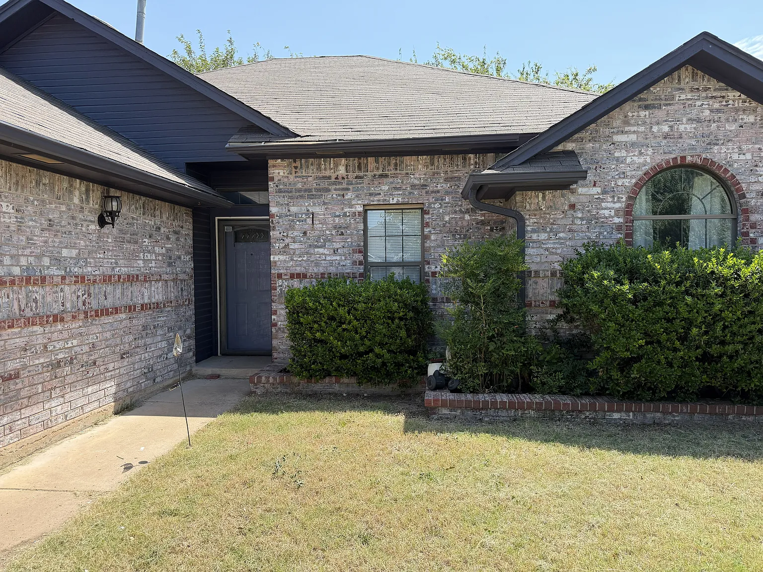 3 bed, 1645 sqft, $1,549 — Photo 2