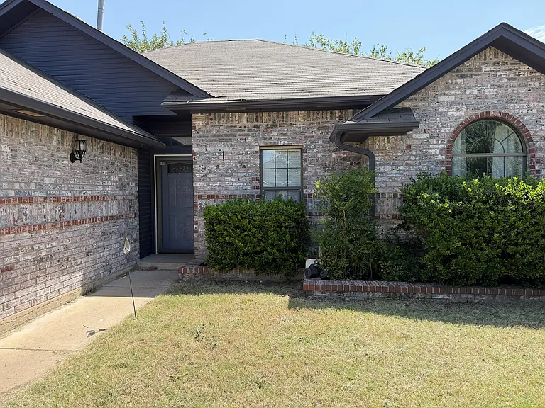 13104 Maple Leaf Dr — Photo 2