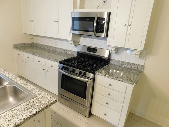 5th image of 1015 Scott St APT 1