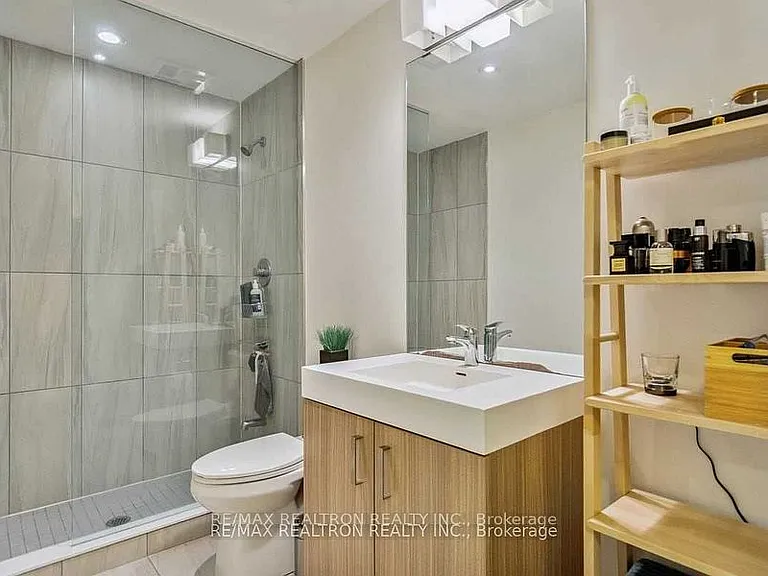 17 Dundonald St #306 — Photo 7