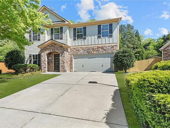 2nd image of 3945 Silverthorn Trce