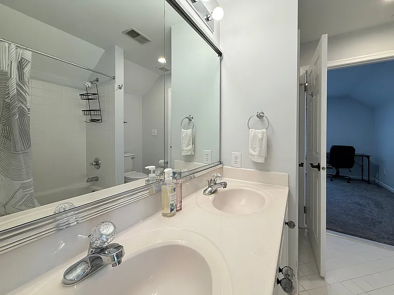 8011 Lions Crest Way — Photo 28