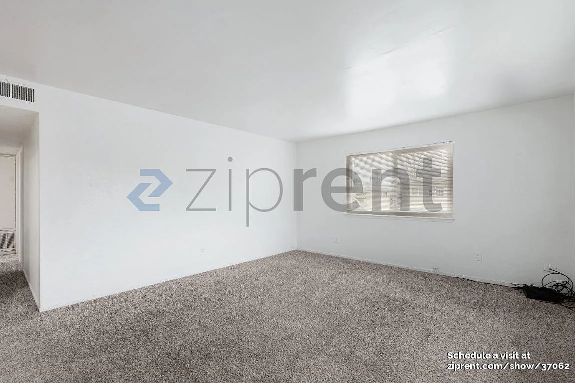 2 bed, 900 sqft, $1,350 — Photo 3