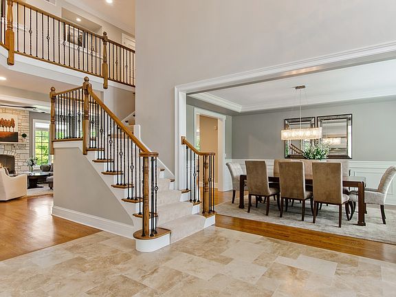 3rd image of 300 Hamilton Ct