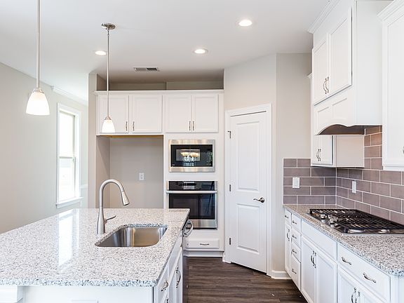 4th image of 523 Langhorne Dr