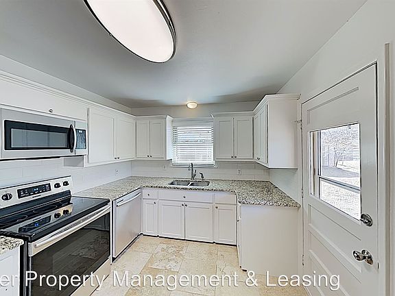 4th image of 2644 Lakeside Dr
