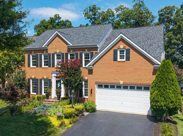 8192 Tillinghast Ln, Gainesville, VA 20155