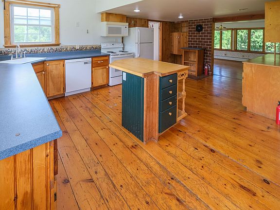3rd image of 457 Gates Road