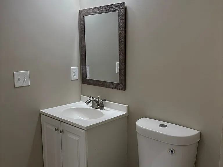 215 Paramount St — Photo 18