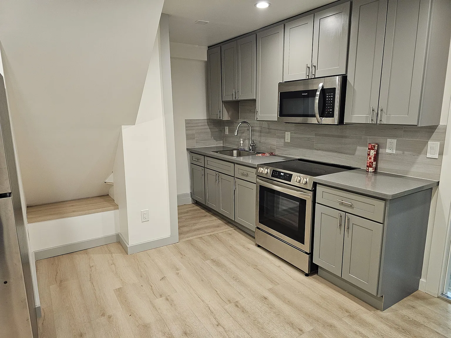 398 Chester St — Photo 4