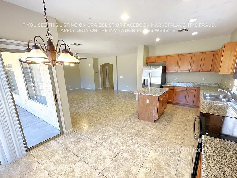 1923 S 80th Dr — Photo 4