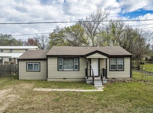 407 E Hickory St, Coweta, OK 74429