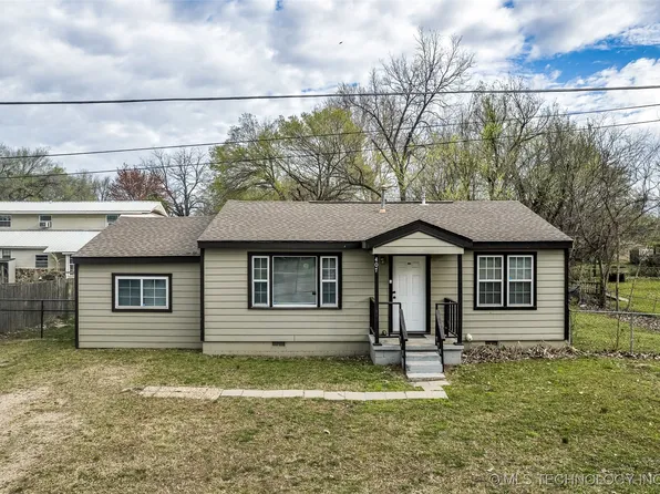 407 E Hickory St, Coweta, OK 74429