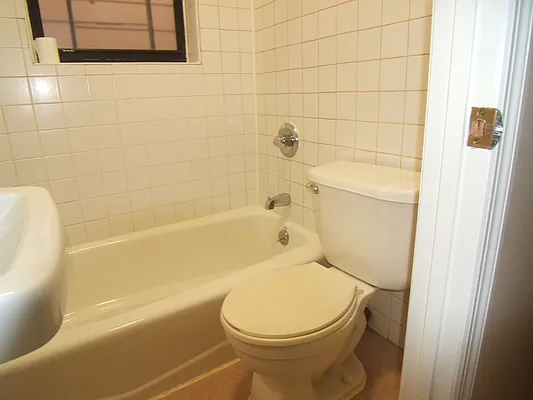 Rented by Nachman Weingarten, LREB | media 23