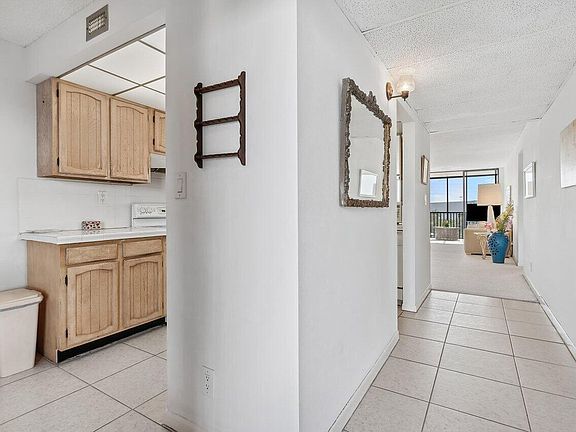 4th image of 13 Royal Palm Way #602