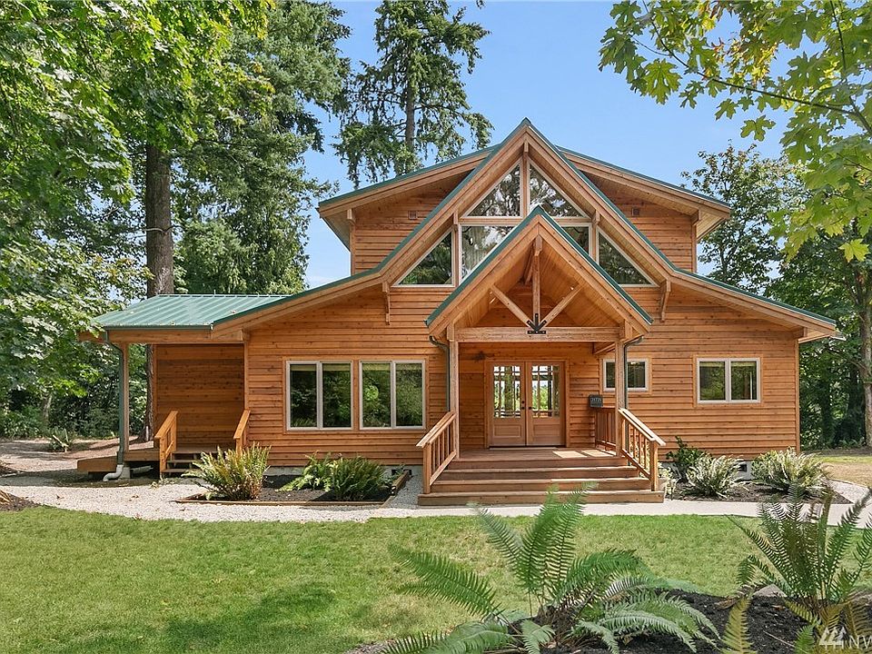Island Privacy, Lodge-Style Luxury