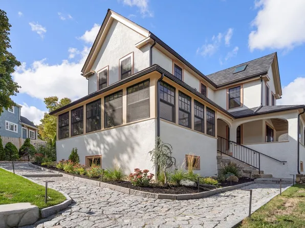 73 Main St, Hull, MA 02045