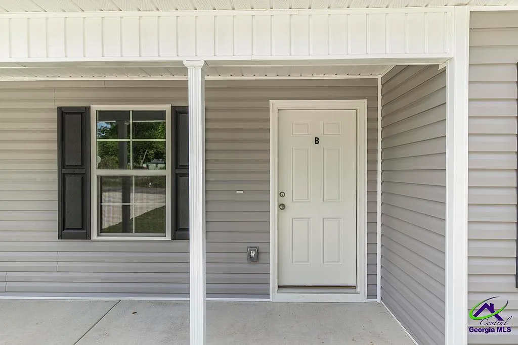 3 bed, 2.0 bath, 1071 sqft, $1,400 — Photo 2