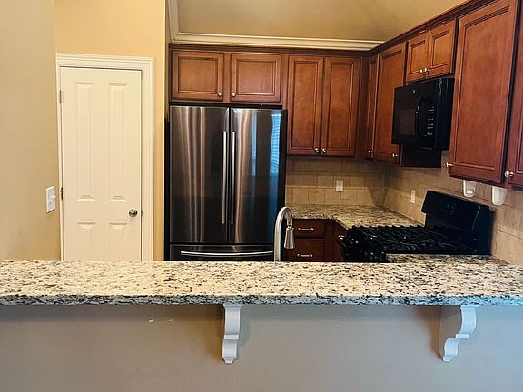 5th image of 359 Avondale Ln