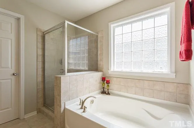 213 Seymour Pl — Photo 13
