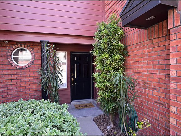 2nd image of 44 Stratford Hall Cir