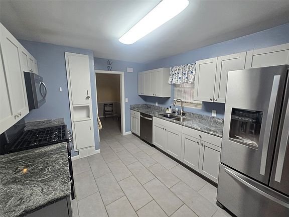 4th image of 144 Parkway Dr