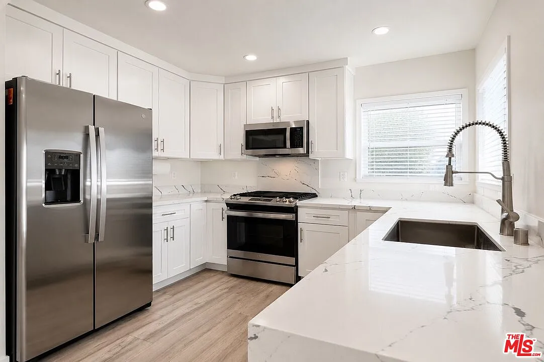 2 bed, 2.0 bath, 900 sqft, $2,750 — Photo 4