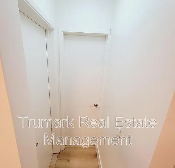 1422 E Maple St #7 — Photo 9