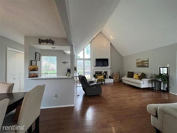 2nd image of 1905R Pleasant Valley Dr