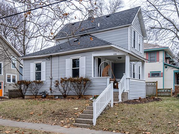 2nd image of 656 Gladstone Ave SE