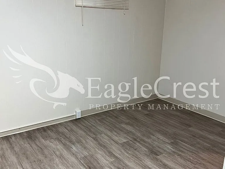 172 Brock St — Photo 13