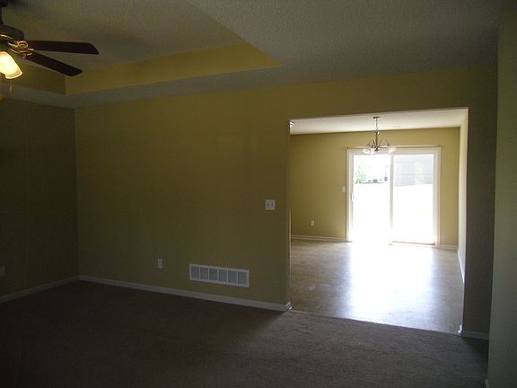 4th image of 1605 NW Hilltop Ln