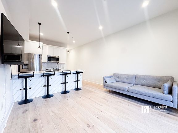 4th image of 1011 18th St NE #6