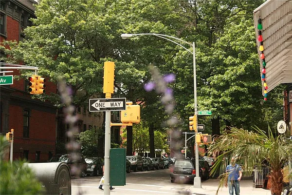 Rented by R New York | media 23