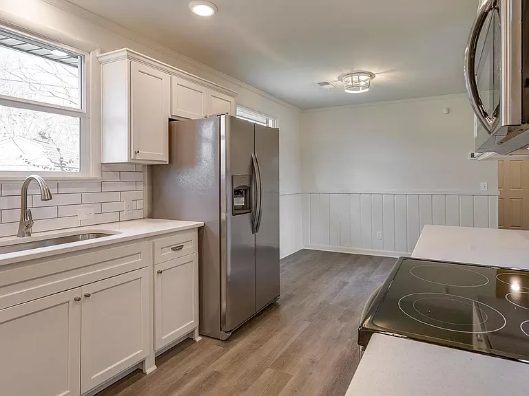 3100 Richmond Hill Dr — Photo 2
