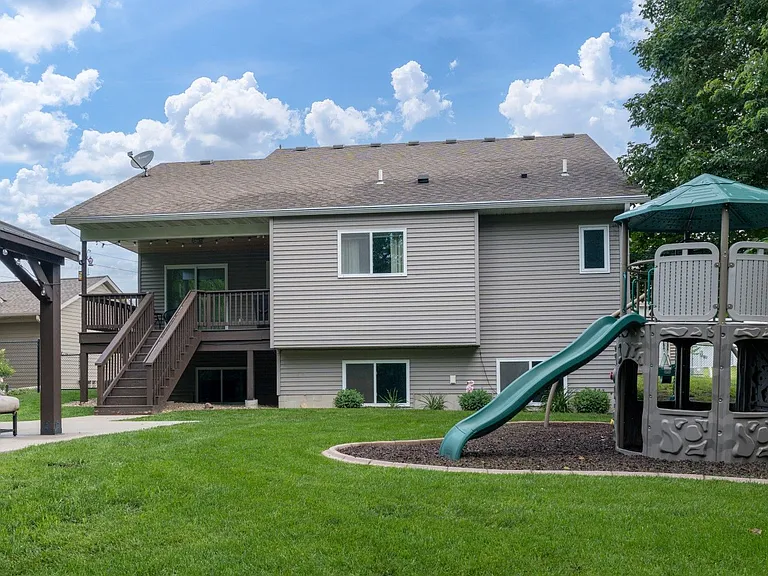 305 Tanager Rd — Photo 32