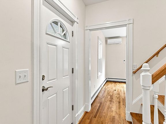 4th image of 97 Melendy Ave
