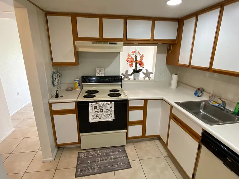 4304 NW 9th Ave #3-3B-3B3 — Photo 1