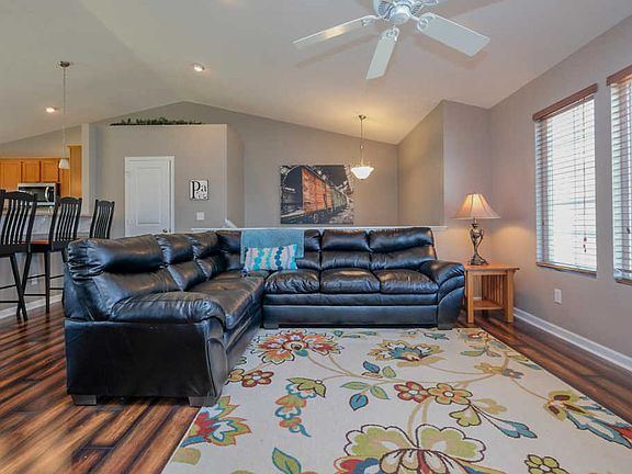 3rd image of 6870 Annandale Dr