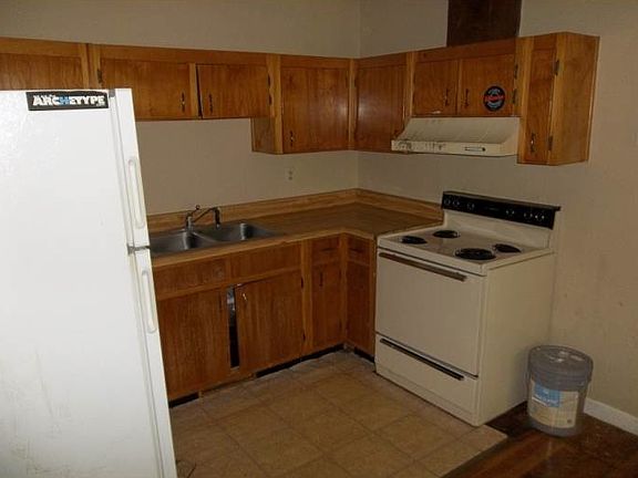2nd image of 390A Prince St