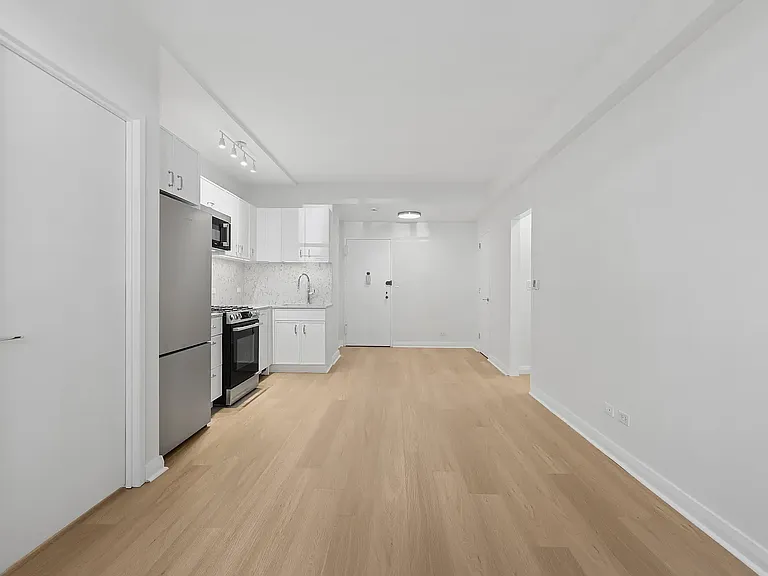 85 E End Ave #1C — Photo 5
