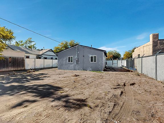 4th image of 116 Stanford Dr SE