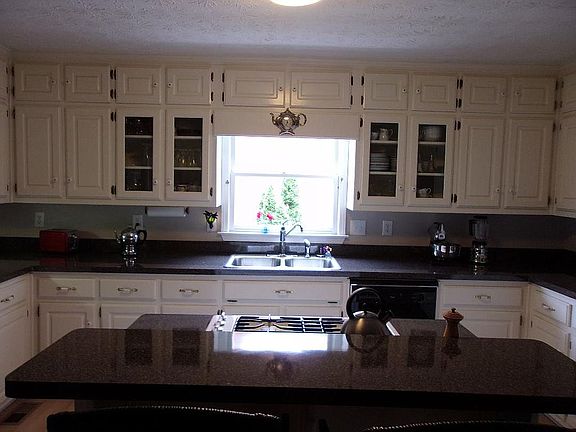 3rd image of 1140 Oakpark Dr