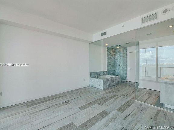 5th image of 480 NE 31st St #1303
