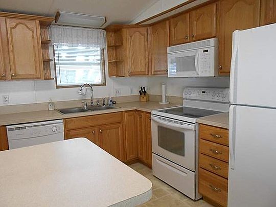 3rd image of 7515 Harbor View Dr